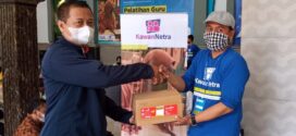 Berbagi Kornet-Rendang Kemasan Kepada Guru al-Qur’an Braille Tuna Netra di Surabaya