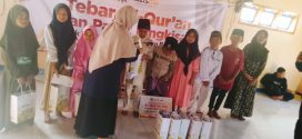 LAZISMU Tebar 150 al-Qur’an dan paket Bingkisan RendangMu plus Uang Saku kepada Anak Yatim-Piatu di Tuban dan Bojonegoro